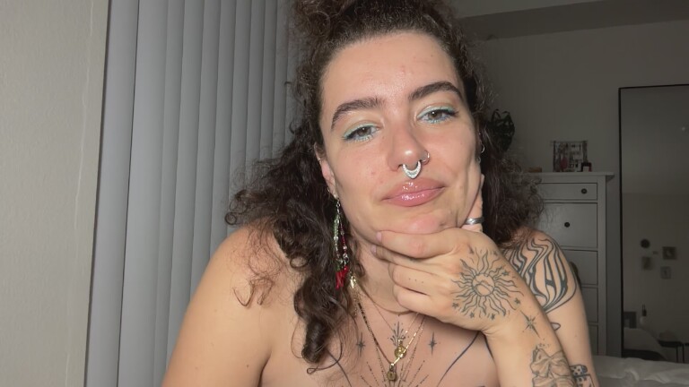 Velvette_Peach's Streamate show and profile