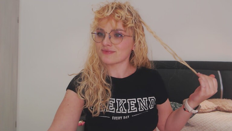 EVYE's Streamate show and profile