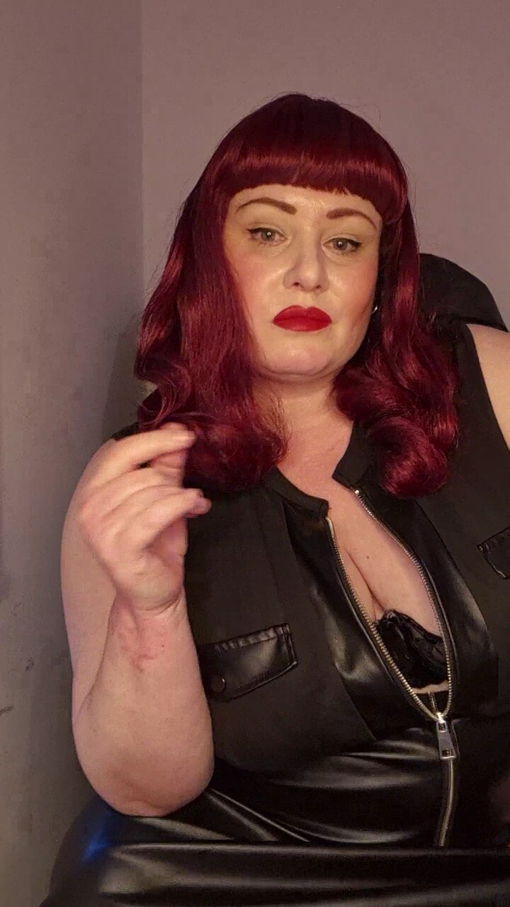 TheDevineMissDeviant