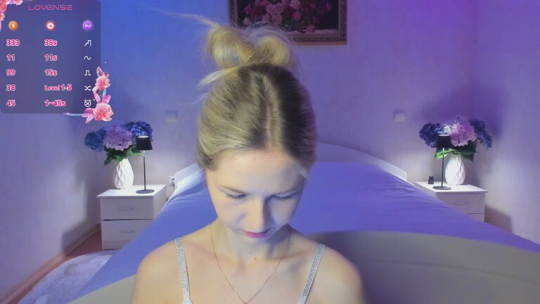 Julie_Blaze's Streamate show and profile